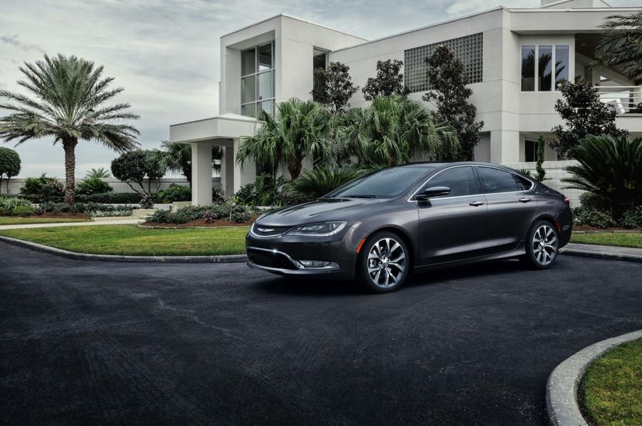  Chrysler 200 2015 года  (фото 56 из 207)